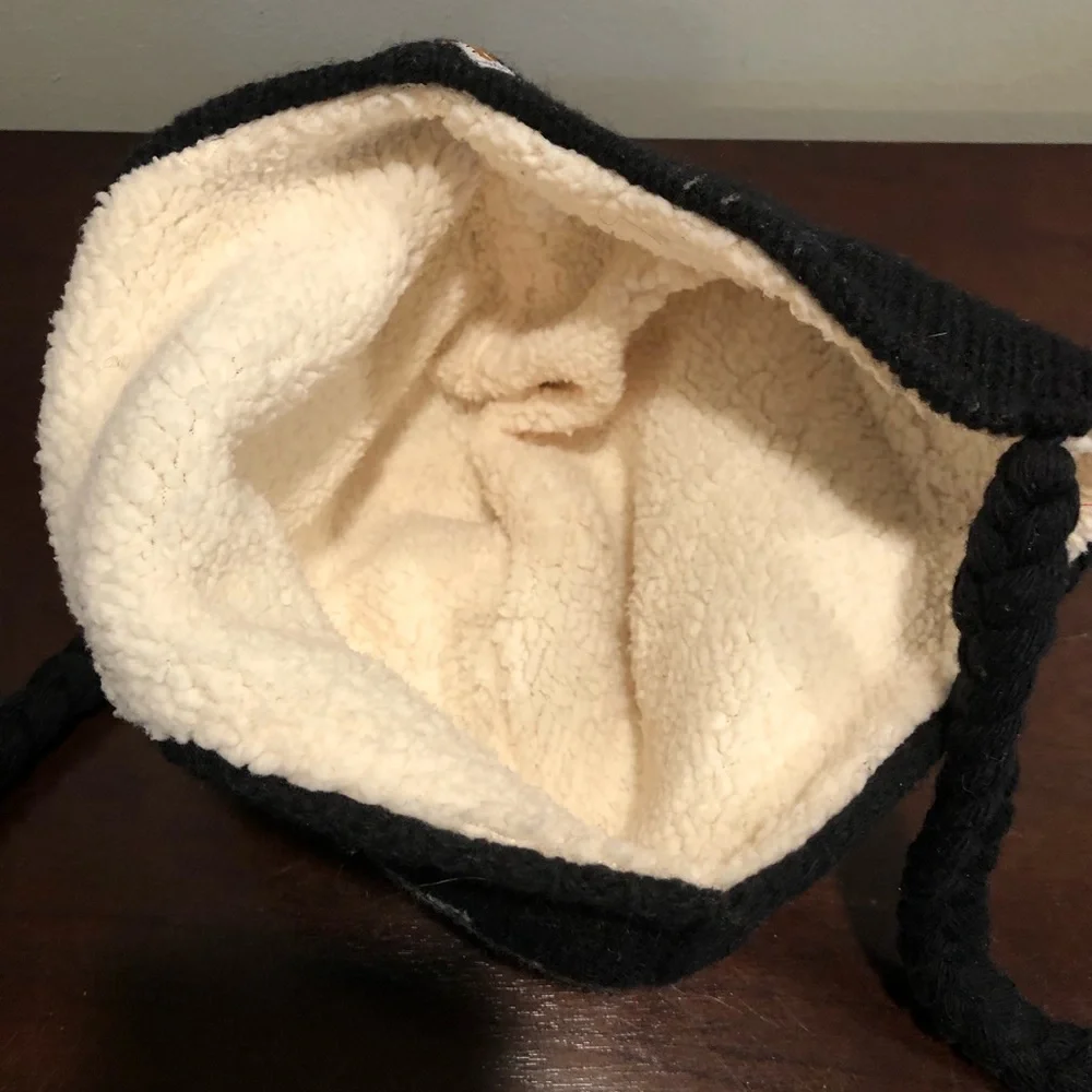 Lot of 3 Women’s Winter hats - Picture 2 of 9